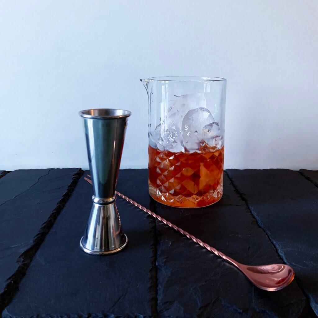 Negroni con bar-spoon