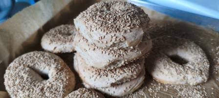 Anelli di pane con sesamo